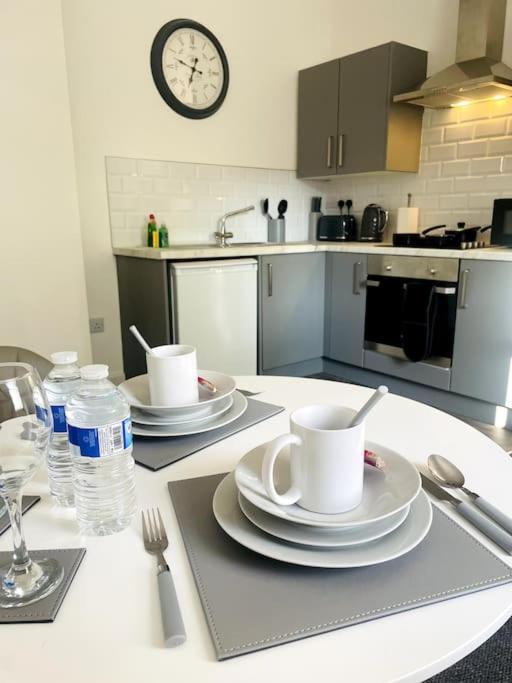 #4Bs 1 Bed Serviced Apartment Derby Buitenkant foto