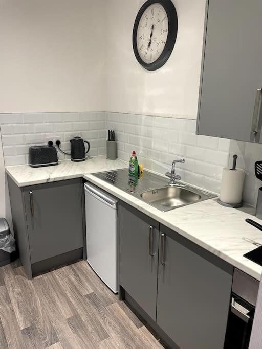 #4Bs 1 Bed Serviced Apartment Derby Buitenkant foto