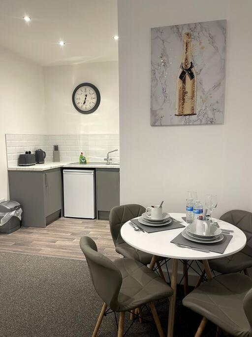 #4Bs 1 Bed Serviced Apartment Derby Buitenkant foto