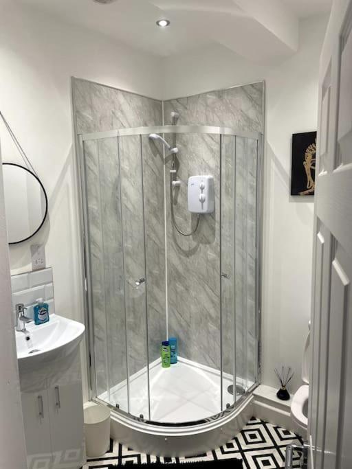 #4Bs 1 Bed Serviced Apartment Derby Buitenkant foto
