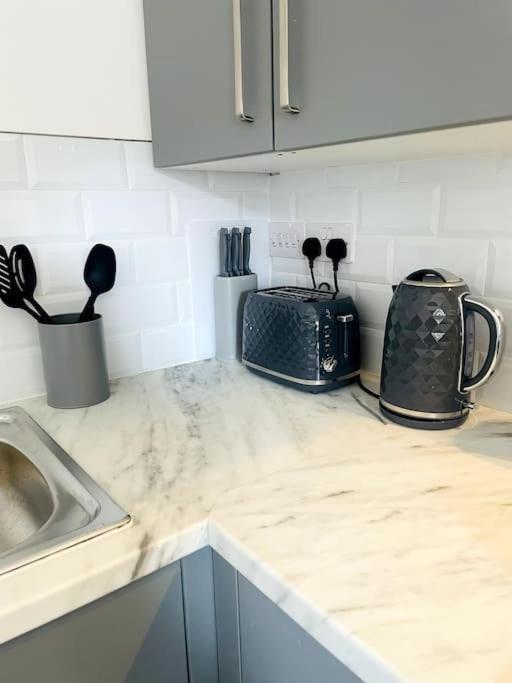 #4Bs 1 Bed Serviced Apartment Derby Buitenkant foto