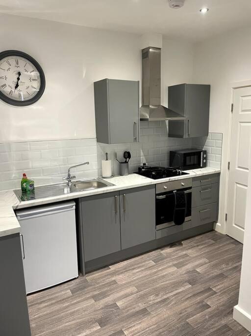#4Bs 1 Bed Serviced Apartment Derby Buitenkant foto